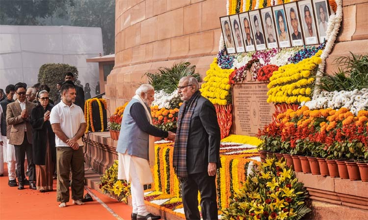 நாடாளுமன்ற தாக்குதல் நினைவு தினம்: துணை ஜனாதிபதி, பிரதமர் மோடி அஞ்சலி