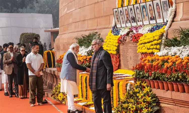 நாடாளுமன்ற தாக்குதல் நினைவு தினம்: துணை ஜனாதிபதி, பிரதமர் மோடி அஞ்சலி நாடாளுமன்ற தாக்குதல் நினைவு தினம்: துணை ஜனாதிபதி, பிரதமர் மோடி அஞ்சலி