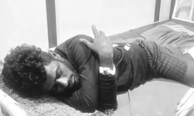 கோவில் நகையை கொள்ளையடித்த வாலிபருக்கு காலில் மாவுக்கட்டு கோவில் நகையை கொள்ளையடித்த வாலிபருக்கு காலில் மாவுக்கட்டு