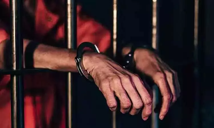 2 சிறுமிகள் பாலியல் வன்கொடுமை: லிப்ட் ஆபரேட்டருக்கு 14 ஆண்டுகள் சிறை 2 சிறுமிகள் பாலியல் வன்கொடுமை: லிப்ட் ஆபரேட்டருக்கு 14 ஆண்டுகள் சிறை