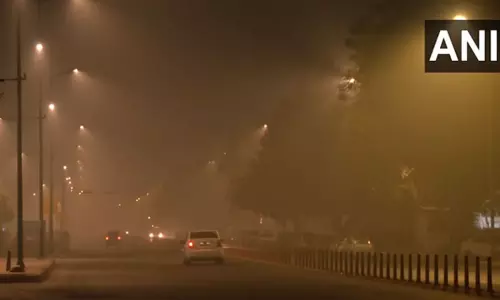 டெல்லியில் காற்று மாசு தொடர்ந்து அதிகரிப்பு; மக்களுக்கு பெரும் பாதிப்பு டெல்லியில் காற்று மாசு தொடர்ந்து அதிகரிப்பு; மக்களுக்கு பெரும் பாதிப்பு