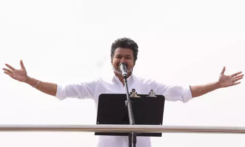 பரபரக்கும் அரசியல் களம்... கூட்டணிக்காக பல்வேறு கட்சிகள் த.வெ.க.வுடன் ரகசிய பேச்சுவார்த்தை பரபரக்கும் அரசியல் களம்... கூட்டணிக்காக பல்வேறு கட்சிகள் த.வெ.க.வுடன் ரகசிய பேச்சுவார்த்தை