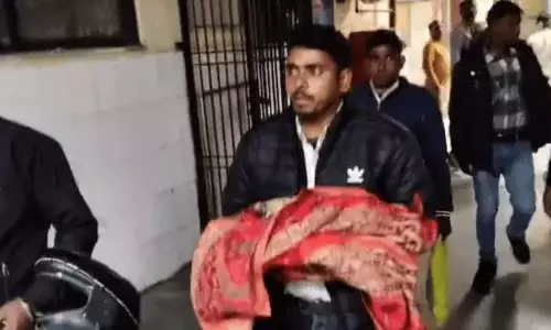 ராஜஸ்தான்: ஆம்புலன்சில் உள்ள சிலிண்டரில் ஆக்சிஜன் தீர்ந்ததால் பச்சிளம் குழந்தை உயிரிழப்பு ராஜஸ்தான்: ஆம்புலன்சில் உள்ள சிலிண்டரில் ஆக்சிஜன் தீர்ந்ததால் பச்சிளம் குழந்தை உயிரிழப்பு