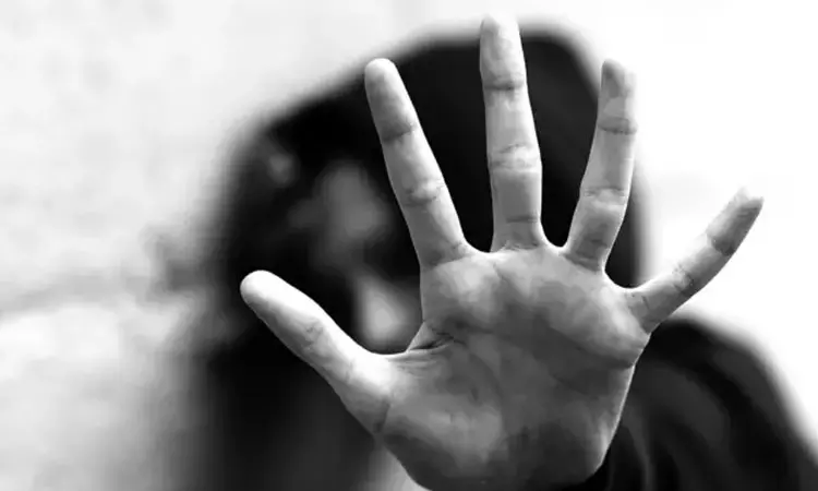 சிறுமியை கடத்தி 25 நாட்களாக நடந்த கொடூரம்.. வாலிபரின் செயலால் அதிர்ச்சி சிறுமியை கடத்தி 25 நாட்களாக நடந்த கொடூரம்.. வாலிபரின் செயலால் அதிர்ச்சி