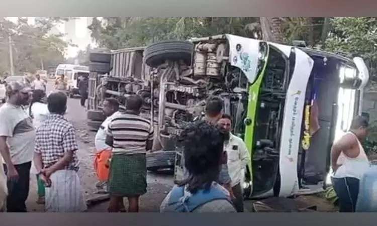 கன்னியாகுமரியில் ஆம்னி பஸ் சாலையில் கவிழ்ந்து... ... இன்றைய முக்கிய செய்திகள்.. சில வரிகளில்.. 14-12-2025 கன்னியாகுமரியில் ஆம்னி பஸ் சாலையில் கவிழ்ந்து... ... இன்றைய முக்கிய செய்திகள்.. சில வரிகளில்.. 14-12-2025