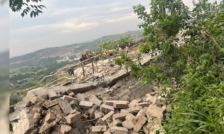 தென் ஆப்பிரிக்காவில் கோவில் இடிந்து விபத்து; இந்திய உள்பட 4 பேர் பலி