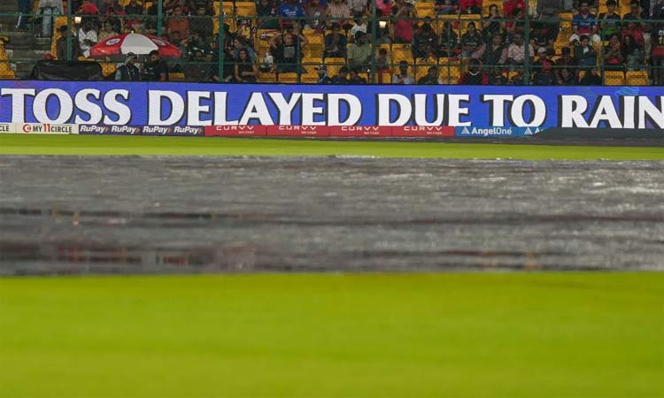 இந்தியா - பாகிஸ்தான் ஆட்டம்: மழையால் டாஸ் சுண்டுவதில் தாமதம்