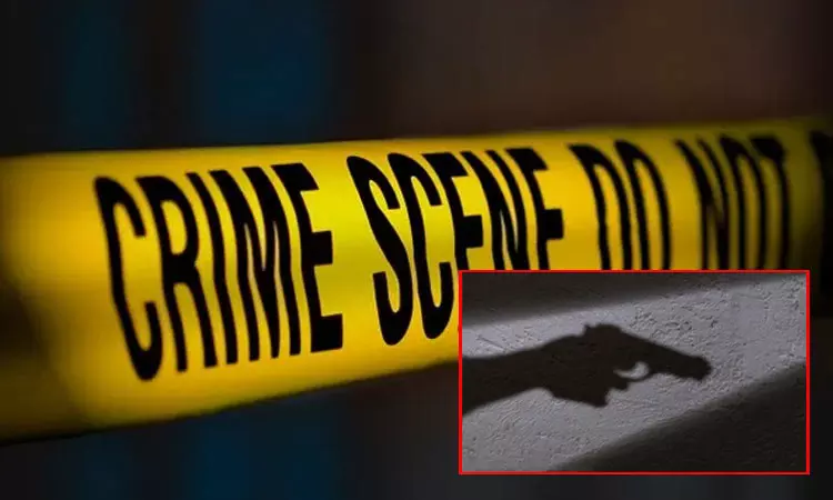 ஒடிசா: வகுப்பில் துப்பாக்கியை நீட்டி தலைமை ஆசிரியரை மிரட்டிய 14 வயது மாணவன் ஒடிசா: வகுப்பில் துப்பாக்கியை நீட்டி தலைமை ஆசிரியரை மிரட்டிய 14 வயது மாணவன்