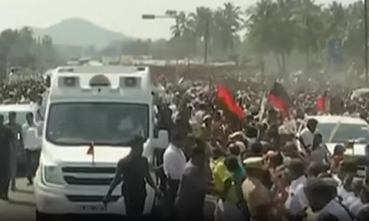 திருவண்ணாமலையில் முதல்-அமைச்சர் மு.க.ஸ்டாலினுக்கு உற்சாக வரவேற்பு திருவண்ணாமலையில் முதல்-அமைச்சர் மு.க.ஸ்டாலினுக்கு உற்சாக வரவேற்பு