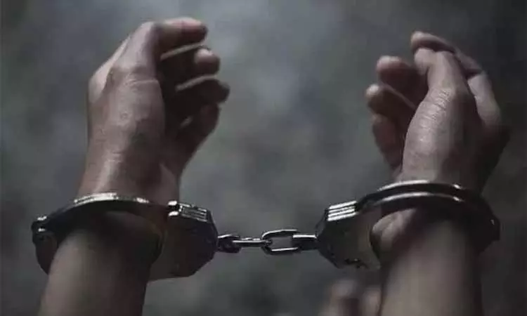 இன்சூரன்ஸ் பணத்துக்காக உறவினர் அடித்துக்கொலை - திட்டம் தீட்டிக் கொடுத்த பாலிசி முகவர் உள்பட 4 பேர் கைது இன்சூரன்ஸ் பணத்துக்காக உறவினர் அடித்துக்கொலை - திட்டம் தீட்டிக் கொடுத்த பாலிசி முகவர் உள்பட 4 பேர் கைது