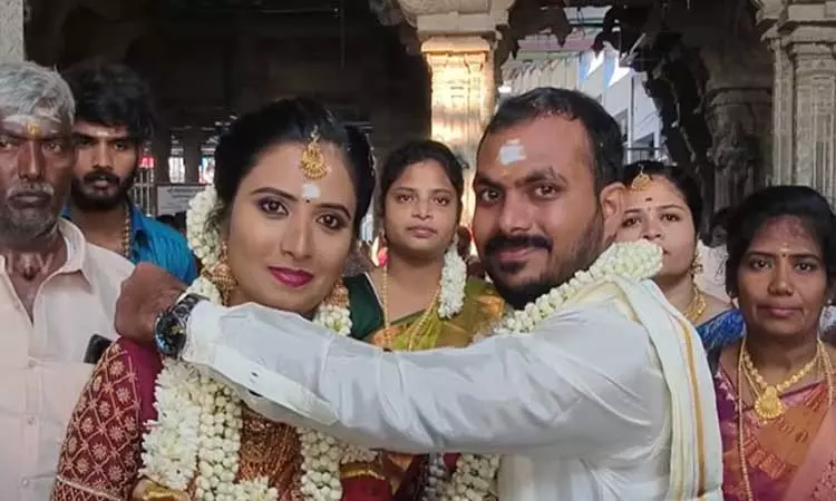 ஒரே நாளில் 50 ஜோடிகள் திருமணம் - களைகட்டிய திருச்செந்தூர் முருகன் கோவில் ஒரே நாளில் 50 ஜோடிகள் திருமணம் - களைகட்டிய திருச்செந்தூர் முருகன் கோவில்