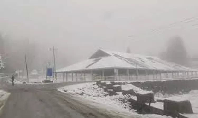 காஷ்மீரில் கடும் பனிப்பொழிவு - மக்கள் அவதி காஷ்மீரில் கடும் பனிப்பொழிவு - மக்கள் அவதி