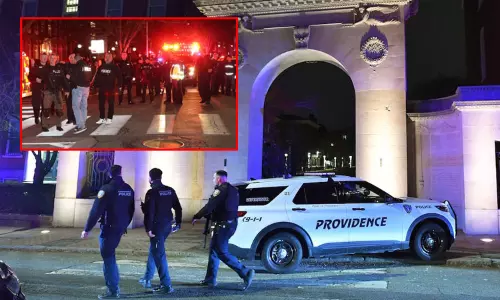 அமெரிக்கா பல்கலைக்கழகத்தில் மர்ம நபர் துப்பாக்கி சூடு: 2 பேர் பலி; 8 பேர் காயம் அமெரிக்கா பல்கலைக்கழகத்தில் மர்ம நபர் துப்பாக்கி சூடு: 2 பேர் பலி; 8 பேர் காயம்