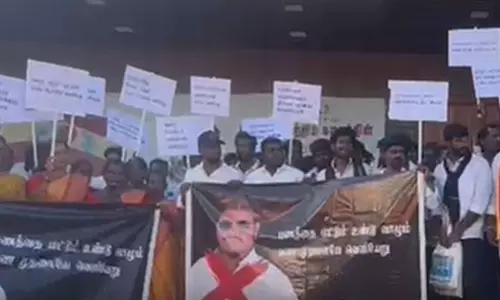 பனையூரில் உள்ள தவெக அலுவலகத்தில் நிர்வாகிகள் போராட்டம் பனையூரில் உள்ள தவெக அலுவலகத்தில் நிர்வாகிகள் போராட்டம்