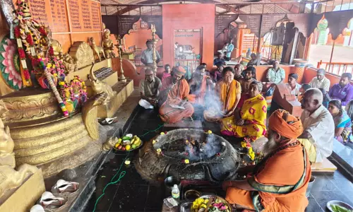 உலக நலன் வேண்டி சனீஸ்வர பகவானுக்கு சிறப்பு யாக வழிபாடு உலக நலன் வேண்டி சனீஸ்வர பகவானுக்கு சிறப்பு யாக வழிபாடு