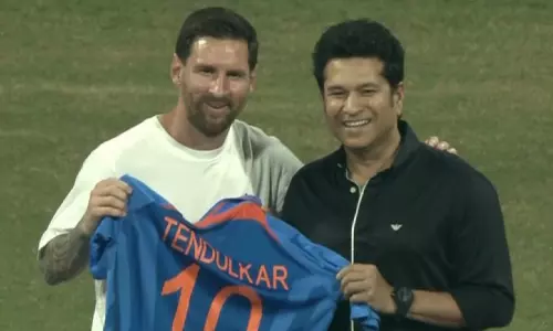 கிரிக்கெட் ஜாம்பவானை சந்தித்த கால்பந்து ஜாம்பவான் கிரிக்கெட் ஜாம்பவானை சந்தித்த கால்பந்து ஜாம்பவான்