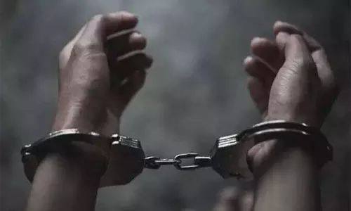 இன்சூரன்ஸ் பணத்துக்காக உறவினர் அடித்துக்கொலை - திட்டம் தீட்டிக் கொடுத்த பாலிசி முகவர் உள்பட 4 பேர் கைது இன்சூரன்ஸ் பணத்துக்காக உறவினர் அடித்துக்கொலை - திட்டம் தீட்டிக் கொடுத்த பாலிசி முகவர் உள்பட 4 பேர் கைது