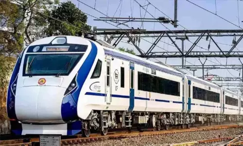 நெல்லை சென்ற வந்தே பாரத் ரெயில் மீது சரமாரி கற்கள் வீச்சு