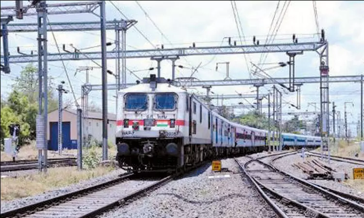 இந்தியா முழுவதும் ரெயில் பாதை மின்மயமாக்கல் பணி 99 சதவீதம் நிறைவு இந்தியா முழுவதும் ரெயில் பாதை மின்மயமாக்கல் பணி 99 சதவீதம் நிறைவு