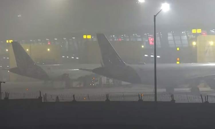 டெல்லியில் கடும் பனிமூட்டம்: ரெயில், விமான சேவை பாதிப்பு