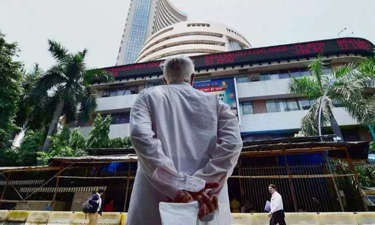 சரிவுடன் வர்த்தகமாகும் நிப்டி; இன்றைய இந்திய பங்குச்சந்தை நிலவரம் சரிவுடன் வர்த்தகமாகும் நிப்டி; இன்றைய இந்திய பங்குச்சந்தை நிலவரம்