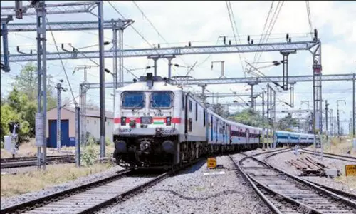 இந்தியா முழுவதும் ரெயில் பாதை மின்மயமாக்கல் பணி 99 சதவீதம் நிறைவு