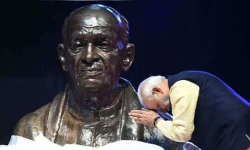 சர்தார் வல்லபாய் பட்டேல் நினைவு தினம்: பிரதமர் மோடி அஞ்சலி