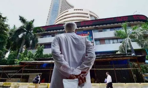 சரிவுடன் வர்த்தகமாகும் நிப்டி; இன்றைய இந்திய பங்குச்சந்தை நிலவரம் சரிவுடன் வர்த்தகமாகும் நிப்டி; இன்றைய இந்திய பங்குச்சந்தை நிலவரம்