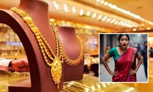 ரூ.1 லட்சத்தை கடந்தது..! புதிய உச்சம் தொட்டு நகைபிரியர்களை அதிர்ச்சிக்குள்ளாக்கிய தங்கம் விலை ரூ.1 லட்சத்தை கடந்தது..! புதிய உச்சம் தொட்டு நகைபிரியர்களை அதிர்ச்சிக்குள்ளாக்கிய தங்கம் விலை