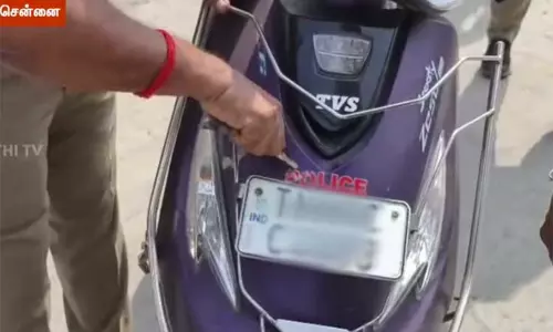 சென்னை: வாகனங்களில் வக்கீல், போலீஸ் ஸ்டிக்கர்கள் அகற்றம் - காவல்துறை அதிரடி நடவடிக்கை