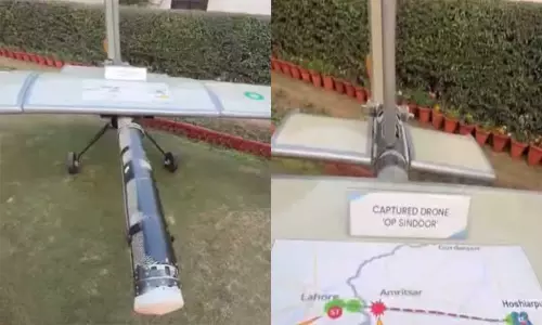 ஆபரேஷன் சிந்தூர்: சுட்டு வீழ்த்தப்பட்ட பாகிஸ்தான் டிரோனை முதல் முறையாக காட்சிக்கு வைத்த இந்திய ராணுவம் ஆபரேஷன் சிந்தூர்: சுட்டு வீழ்த்தப்பட்ட பாகிஸ்தான் டிரோனை முதல் முறையாக காட்சிக்கு வைத்த இந்திய ராணுவம்