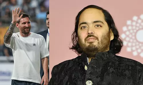 குஜராத்: ஜாம்நகர் வந்தடைந்த மெஸ்சி; ஆனந்த் அம்பானி வரவேற்கிறார் குஜராத்: ஜாம்நகர் வந்தடைந்த மெஸ்சி; ஆனந்த் அம்பானி வரவேற்கிறார்