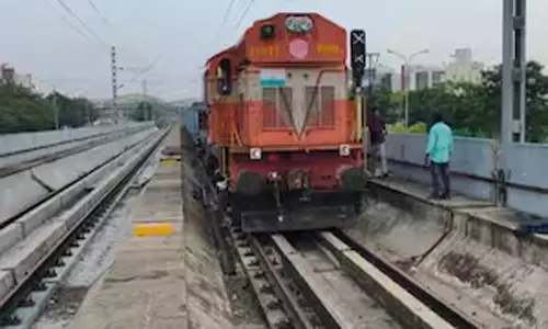 வேளச்சேரி-பரங்கிமலை இடையே சரக்கு ரெயிலை இயக்கி சோதனை வேளச்சேரி-பரங்கிமலை இடையே சரக்கு ரெயிலை இயக்கி சோதனை