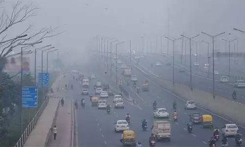 காற்று மாசால் திணறும் டெல்லி.. சுப்ரீம் கோர்ட்டில் நாளை விசாரணை காற்று மாசால் திணறும் டெல்லி.. சுப்ரீம் கோர்ட்டில் நாளை விசாரணை