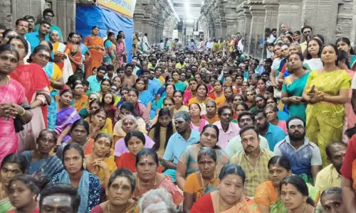 மார்கழி மாத பிறப்பு.. சங்கரன்கோவில் சங்கர நாராயணர் கோவிலில் திரளான பக்தர்கள் தரிசனம் மார்கழி மாத பிறப்பு.. சங்கரன்கோவில் சங்கர நாராயணர் கோவிலில் திரளான பக்தர்கள் தரிசனம்