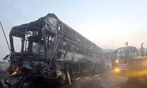 உ.பி.: நெடுஞ்சாலையில் வாகனங்கள் அடுத்தடுத்து மோதி கோர விபத்து - பலி எண்ணிக்கை 13 ஆக உயர்வு உ.பி.: நெடுஞ்சாலையில் வாகனங்கள் அடுத்தடுத்து மோதி கோர விபத்து - பலி எண்ணிக்கை 13 ஆக உயர்வு