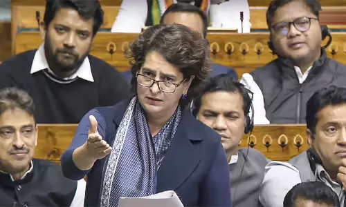 மகாத்மா காந்தியின் பெயரில் உள்ள திட்டத்தை மாற்றுவது ஏன்? மத்திய அரசுக்கு பிரியங்கா கேள்வி மகாத்மா காந்தியின் பெயரில் உள்ள திட்டத்தை மாற்றுவது ஏன்? மத்திய அரசுக்கு பிரியங்கா கேள்வி