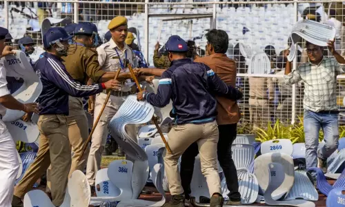 மெஸ்ஸி பங்கேற்ற நிகழ்ச்சியில் குளறுபடி: மே.வங்க விளையாட்டுத்துறை மந்திரி ராஜினாமா மெஸ்ஸி பங்கேற்ற நிகழ்ச்சியில் குளறுபடி: மே.வங்க விளையாட்டுத்துறை மந்திரி ராஜினாமா