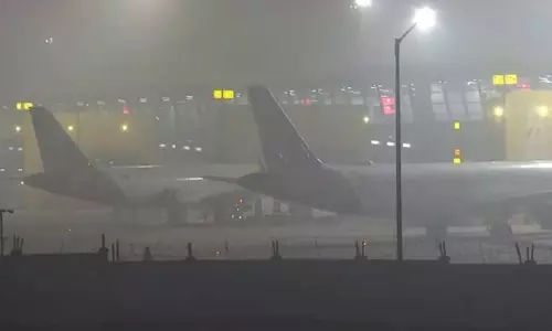 கடும் பனிமூட்டம்: டெல்லியில் 228 விமானங்கள் ரத்து கடும் பனிமூட்டம்: டெல்லியில் 228 விமானங்கள் ரத்து