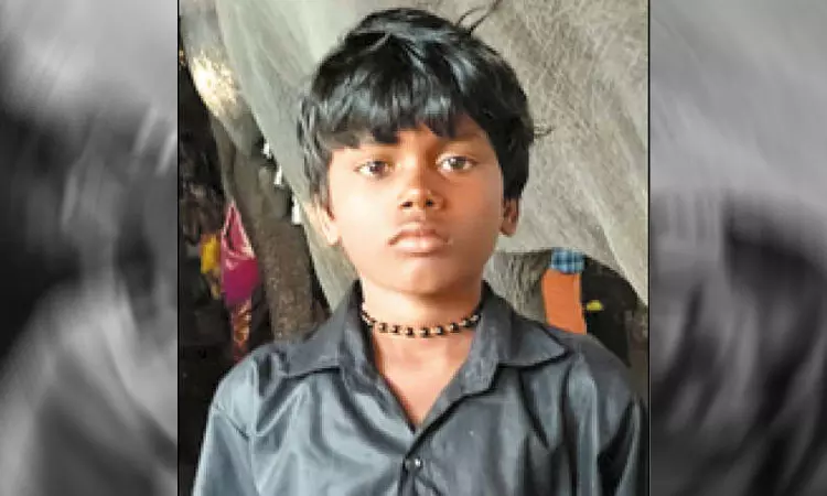 பள்ளி சுவர் இடிந்து விழுந்து மாணவன் பலி: ரூ.1 கோடி இழப்பீடு கேட்டு உறவினர்கள் போராட்டம் பள்ளி சுவர் இடிந்து விழுந்து மாணவன் பலி: ரூ.1 கோடி இழப்பீடு கேட்டு உறவினர்கள் போராட்டம்