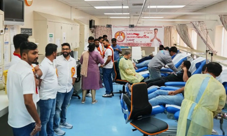 பஹ்ரைனில் விஜய் மக்கள் இயக்கத்துடன் இணைந்து ரத்த தானம் செய்த த.வெ.க.வினர்