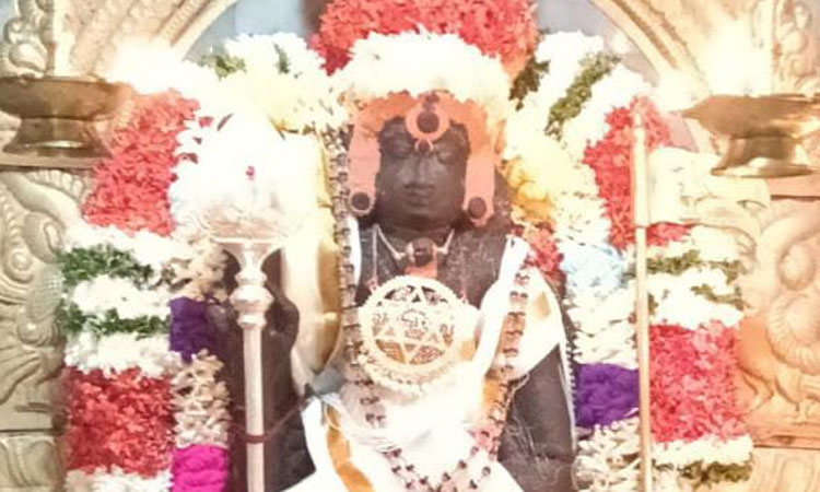 விசாக நட்சத்திர  தினம்.. பொத்தனூர் பச்சமலை முருகன் கோவிலில் சிறப்பு பூஜை