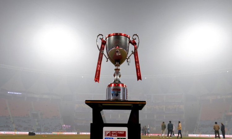 இந்தியா - தென் ஆப்பிரிக்கா 4-வது டி20 ;  டாஸ் போடுவதில் தாமதம்