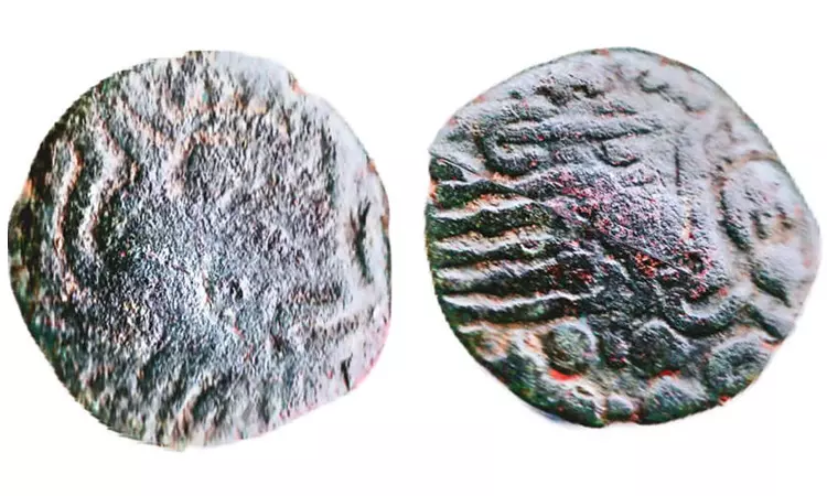 ஆயிரம் ஆண்டுகள் பழமையான ராஜராஜ சோழன் காலத்து நாணயம் - அரசுப் பள்ளி மாணவன் கண்டெடுத்தான் ஆயிரம் ஆண்டுகள் பழமையான ராஜராஜ சோழன் காலத்து நாணயம் - அரசுப் பள்ளி மாணவன் கண்டெடுத்தான்