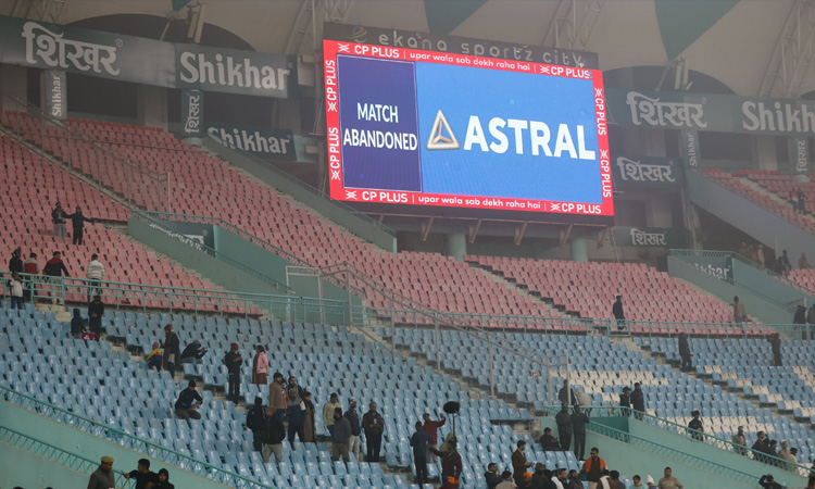 கடும் பனிமூட்டம்:  இந்தியா - தென் ஆப்பிரிக்கா போட்டி ரத்து