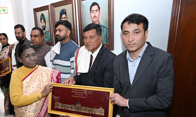 ஜனாதிபதி மாளிகையில் முதன்முறையாக... பிரிட்டிஷ் வீரர்களுக்கு பதிலாக பரம் வீர் சக்ரா விருது வென்றவர்களின் புகைப்படங்கள்