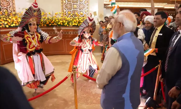 ஓமனில் உற்சாக வரவேற்பு... வர்த்தகம், முதலீடு, எரிசக்தி துறையில் சுல்தானுடன் பிரதமர் மோடி பேச்சுவார்த்தை ஓமனில் உற்சாக வரவேற்பு... வர்த்தகம், முதலீடு, எரிசக்தி துறையில் சுல்தானுடன் பிரதமர் மோடி பேச்சுவார்த்தை