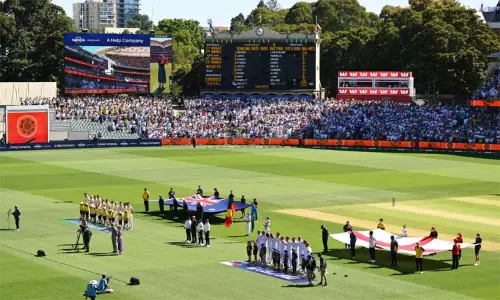 ஆஷஸ் 3வது டெஸ்ட்: டாஸ் வென்ற ஆஸ்திரேலியா பேட்டிங் தேர்வு