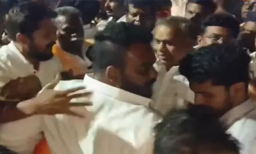 தர்மபுரி - ஈரோடு மாவட்ட தவெக நிர்வாகிகள் இடையே வாக்குவாதம்