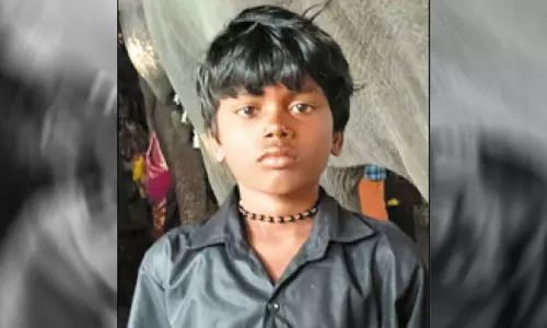 பள்ளி சுவர் இடிந்து விழுந்து மாணவன் பலி: ரூ.1 கோடி இழப்பீடு கேட்டு உறவினர்கள் போராட்டம்